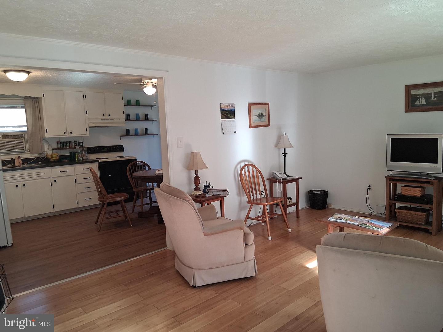246 Laurel Ln Property Photo 2