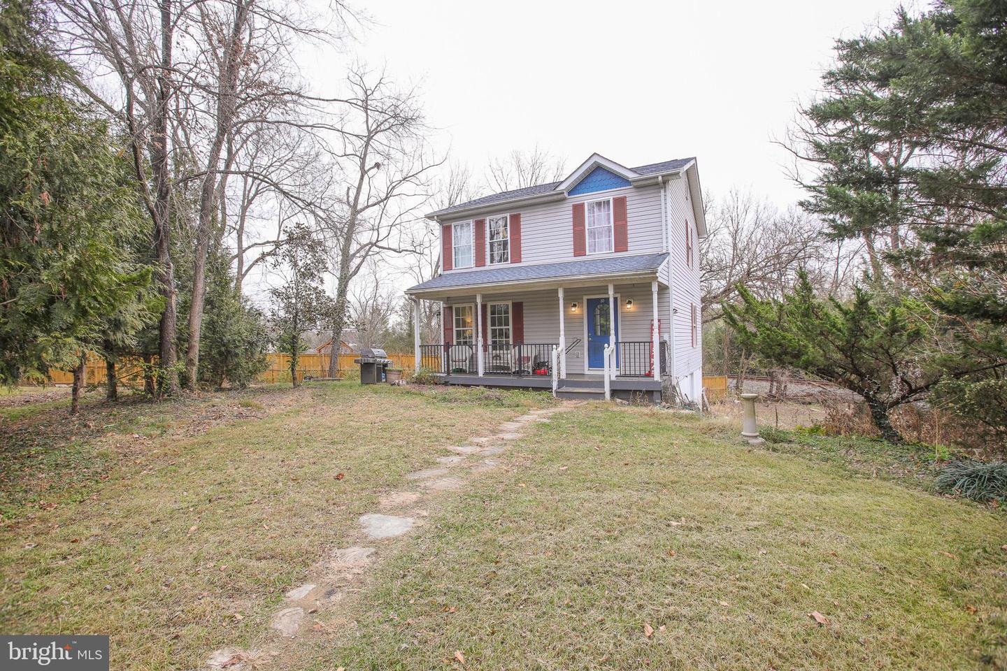 10 Whiting Ave Property Photo 2