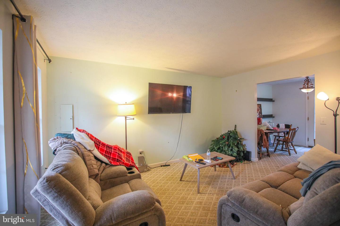 10 Whiting Ave Property Photo 4