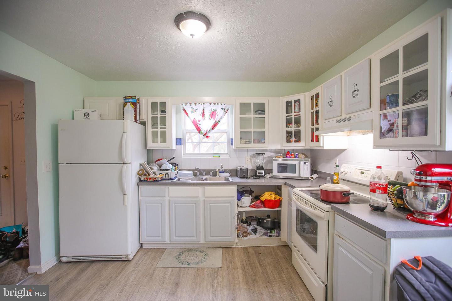 10 Whiting Ave Property Photo 7