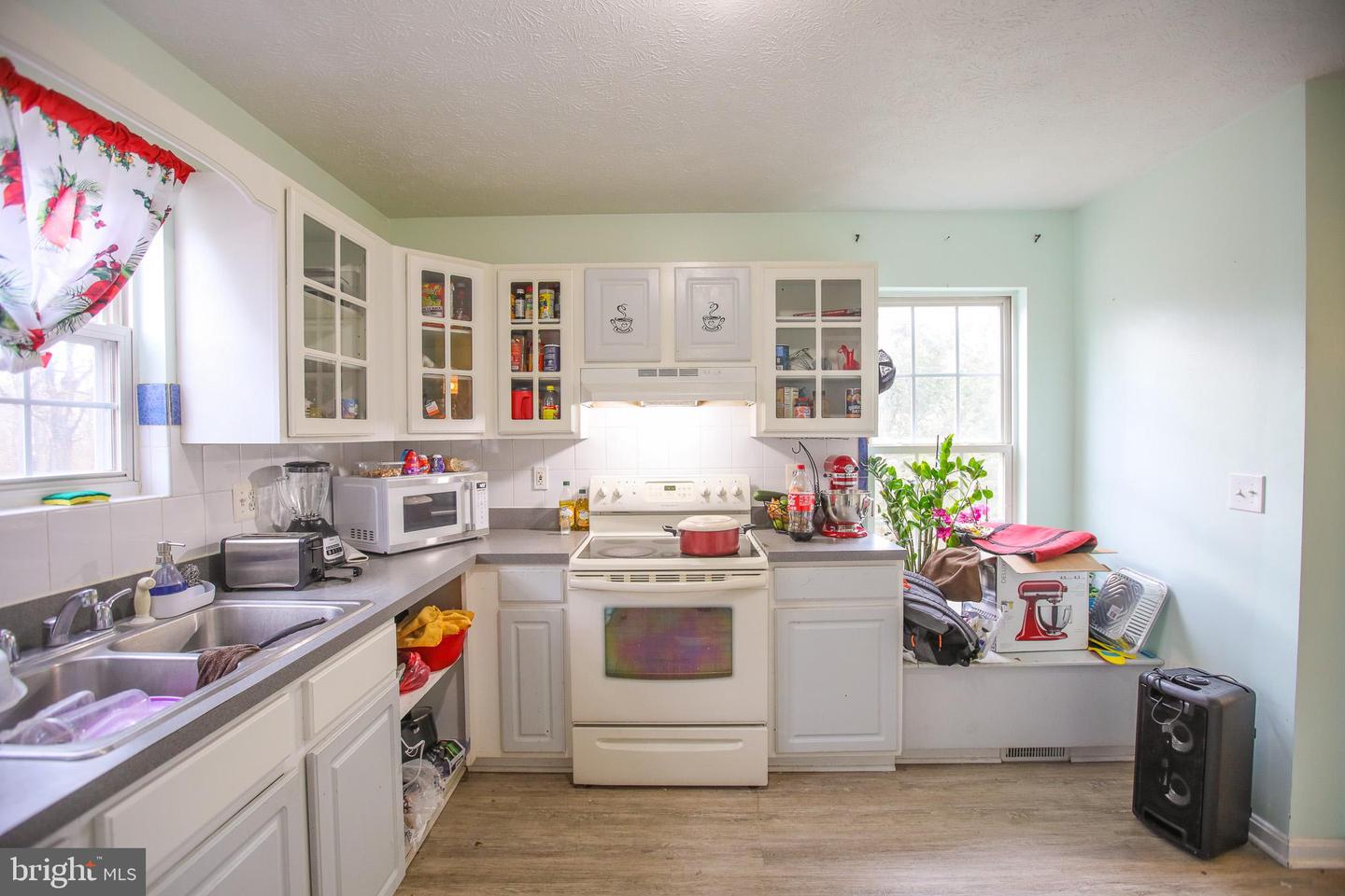 10 Whiting Ave Property Photo 8