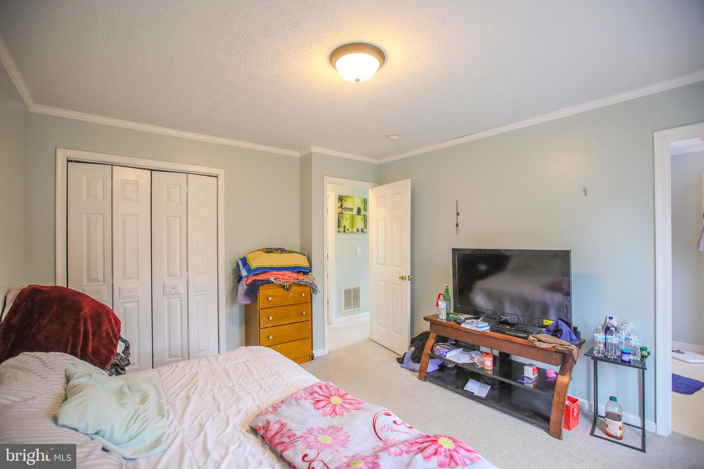 10 Whiting Ave Property Photo 18