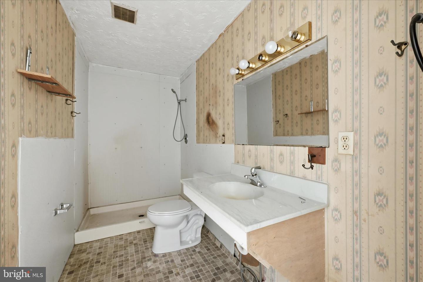 397 White Oak Ln Property Photo 16