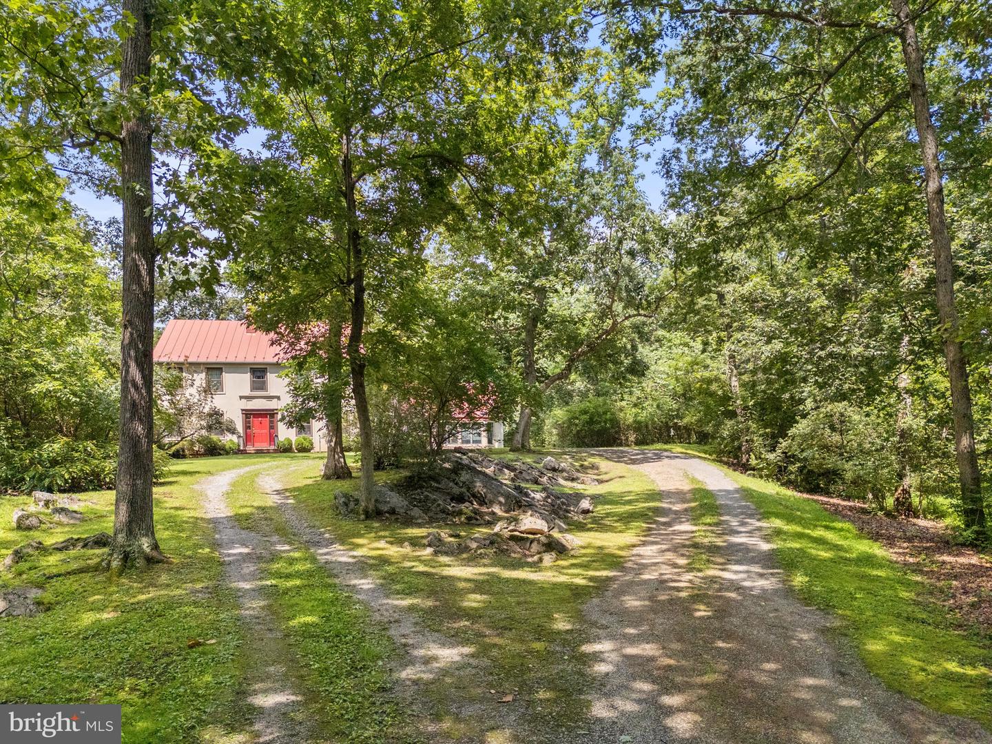 961 Summerville Rd Property Photo 3