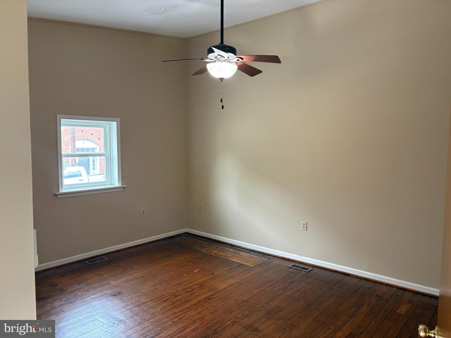 2 E Main St Property Photo 7