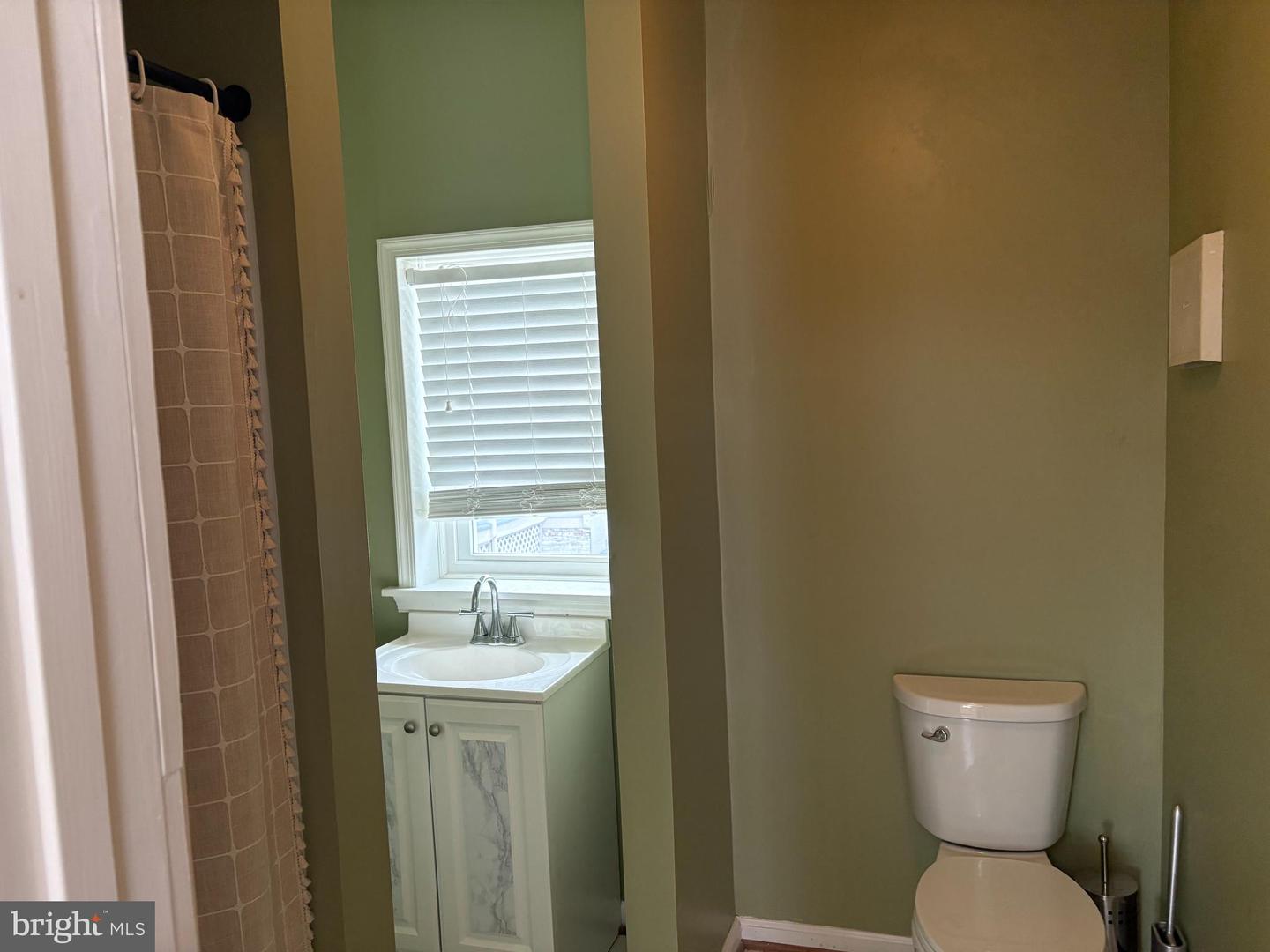 2 E Main St Property Photo 9
