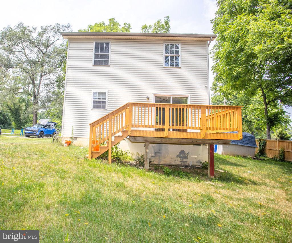 8 Whiting Ave Property Photo 5