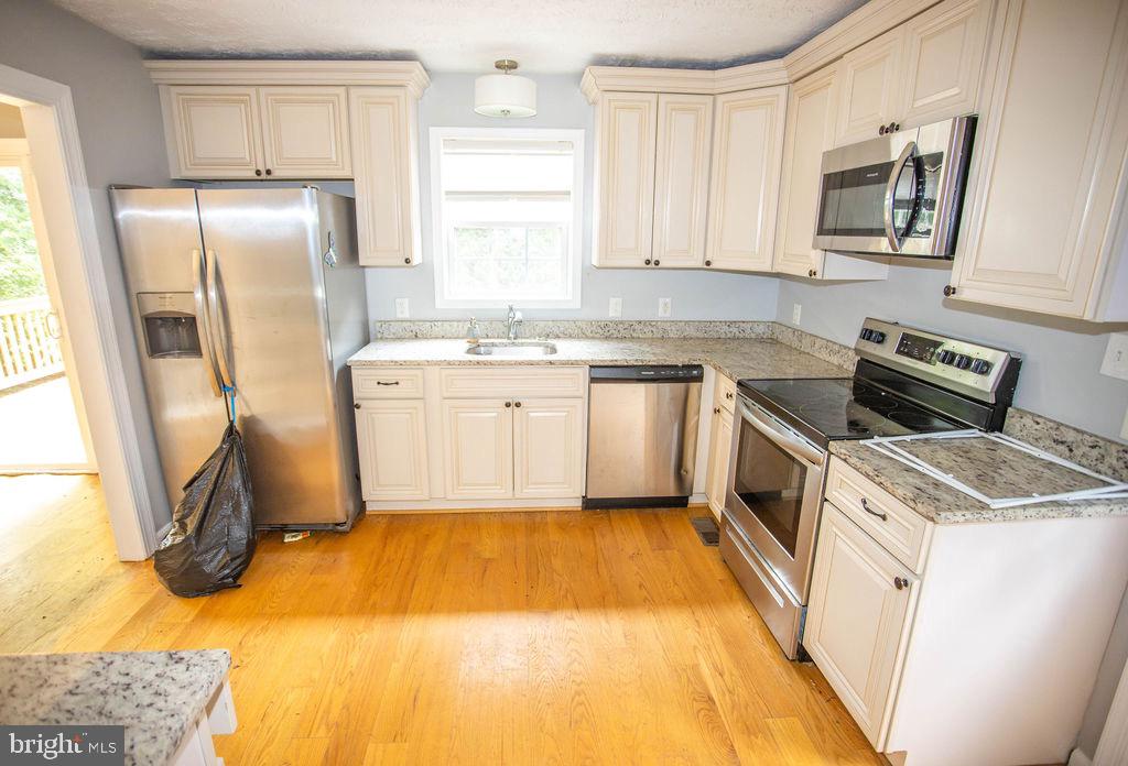 8 Whiting Ave Property Photo 18