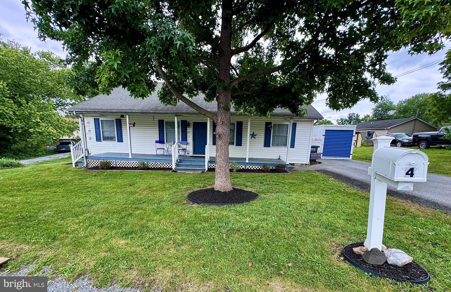 4 Huntingdon Ln Property Photo 1