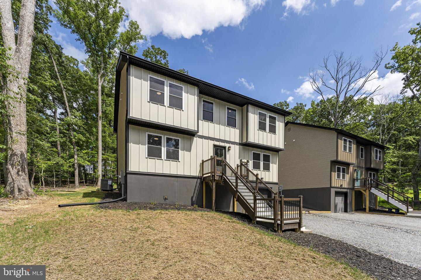 448 Cedar Ln Property Photo 4