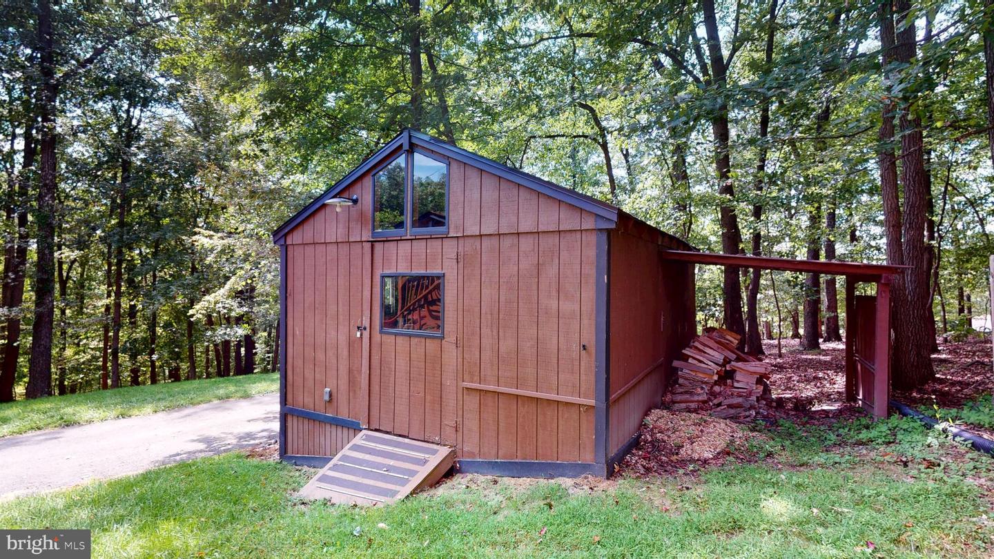 104 Laurel Ln Property Photo 7