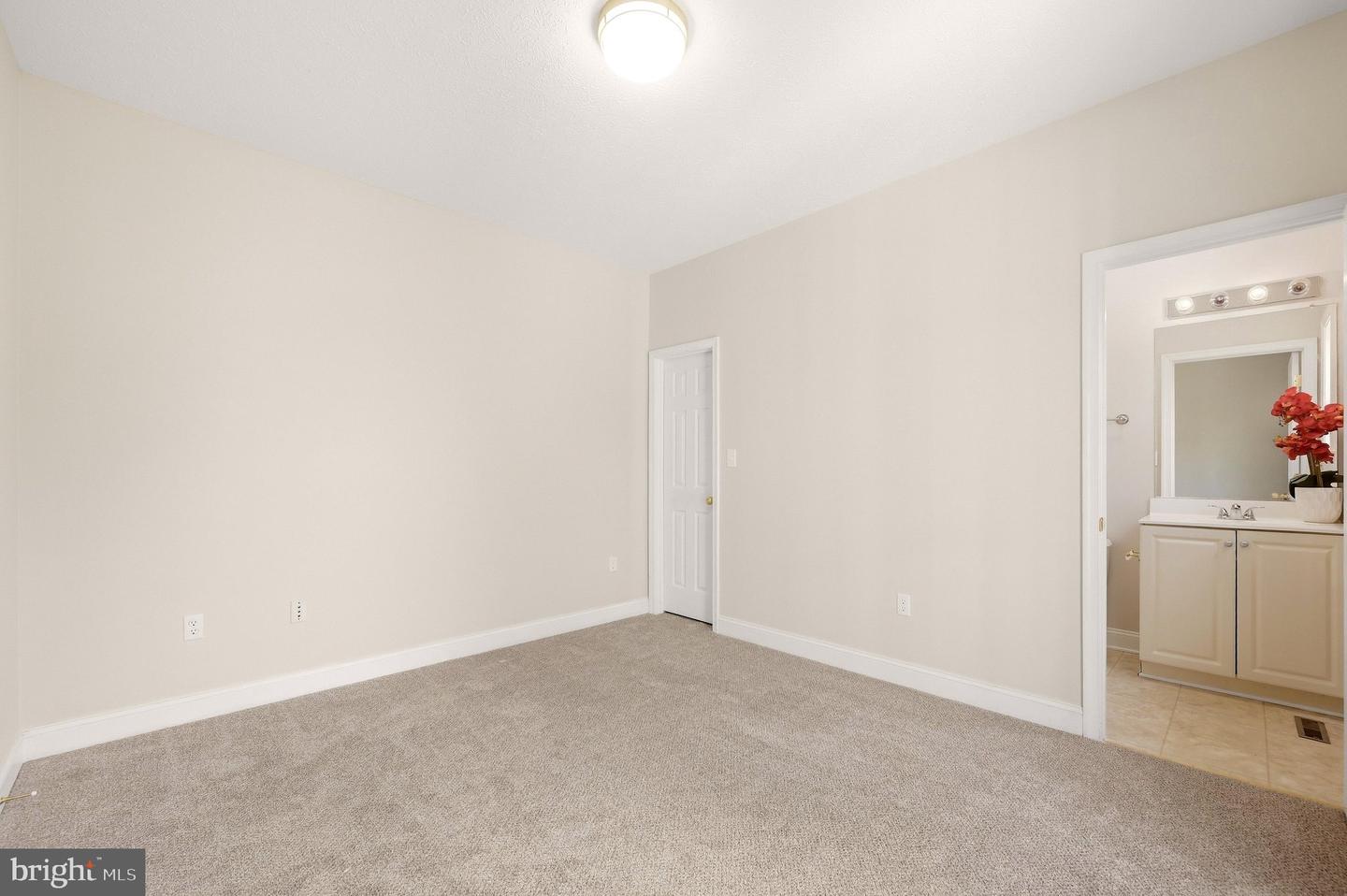 317 Henderson Ct Property Photo 27