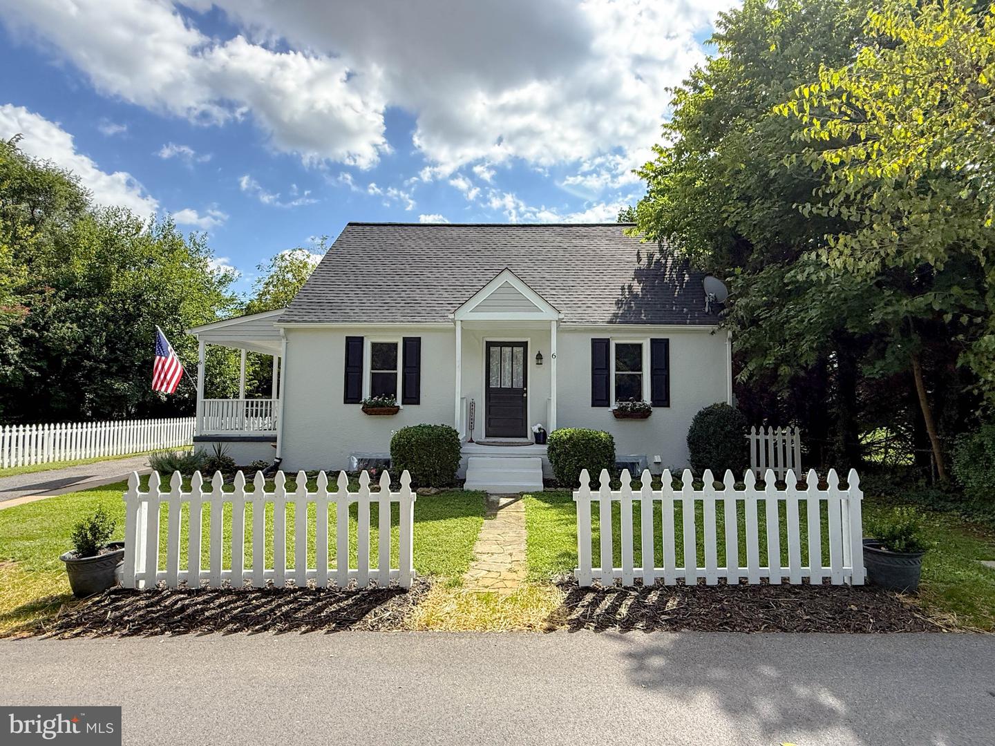 6 Virginia Ave Property Photo 2