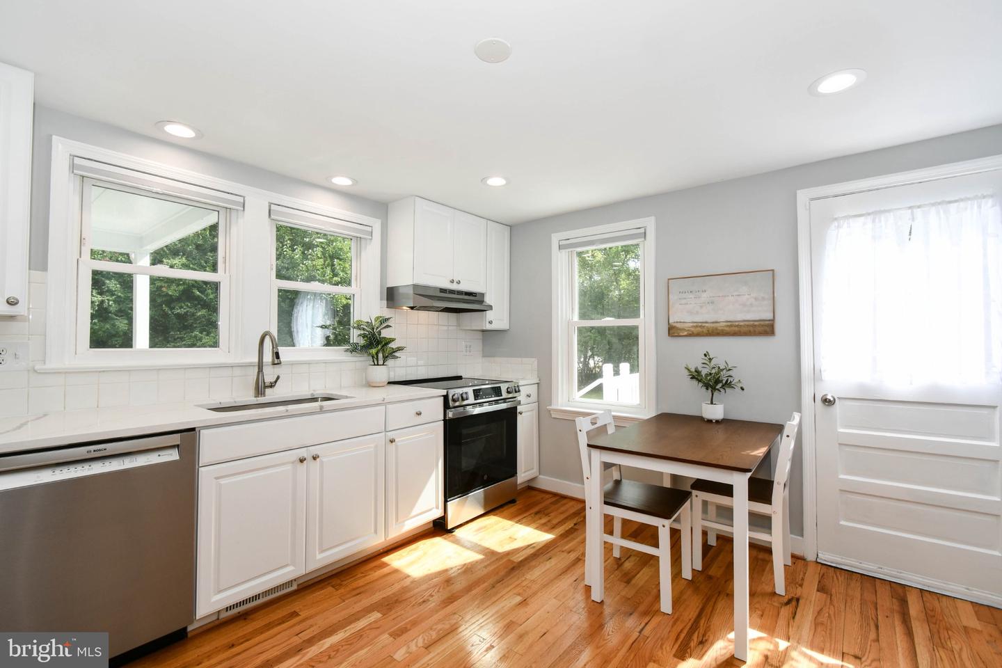 6 Virginia Ave Property Photo 5