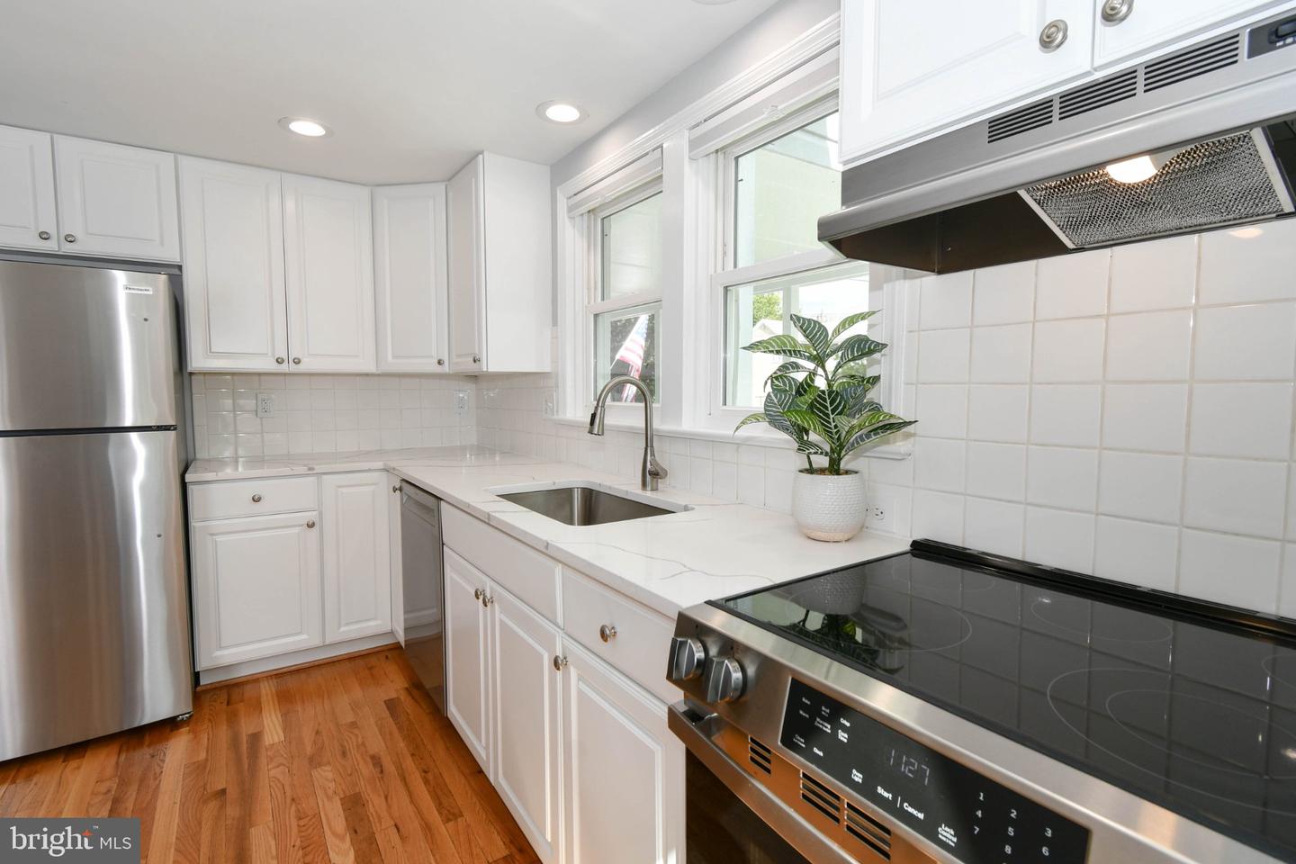 6 Virginia Ave Property Photo 11