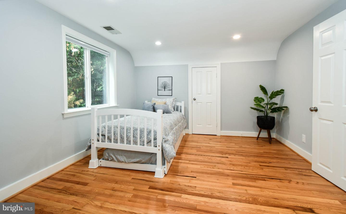 6 Virginia Ave Property Photo 23