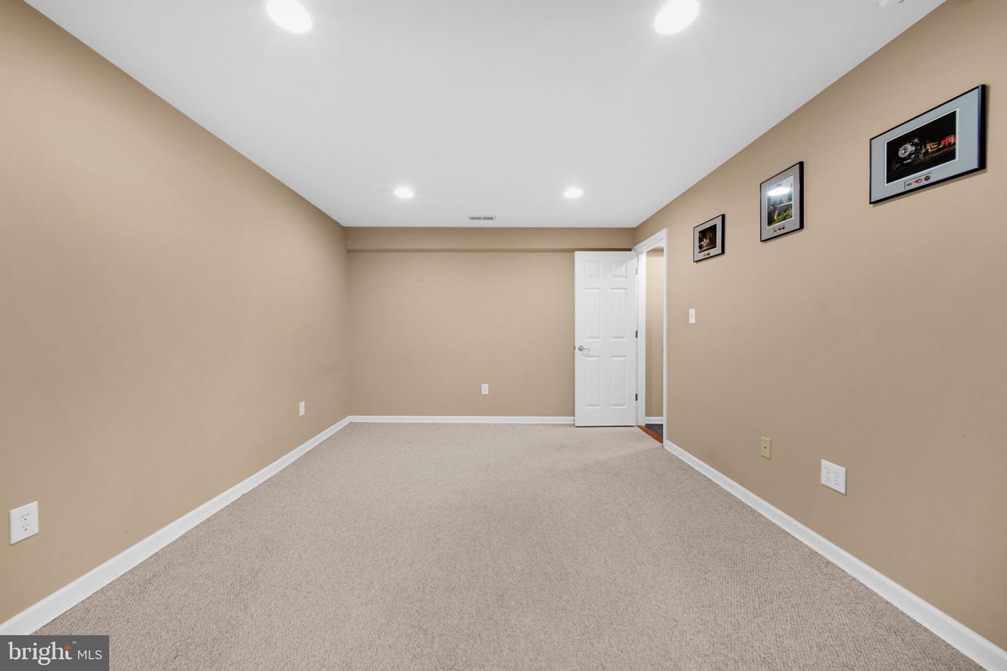 305 Stuart Ct Property Photo 36