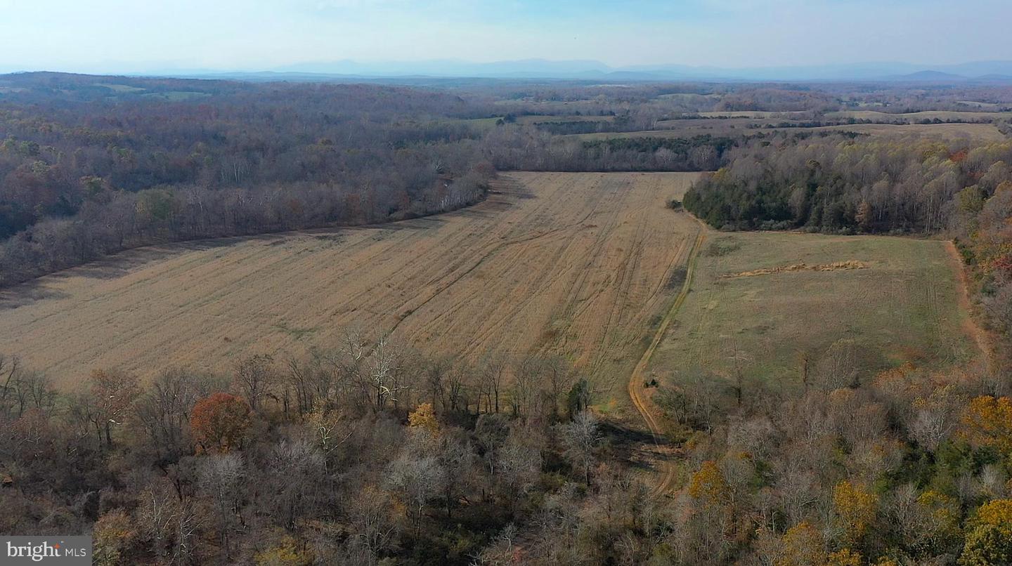 8184 Fox Groves Rd Property Photo 9