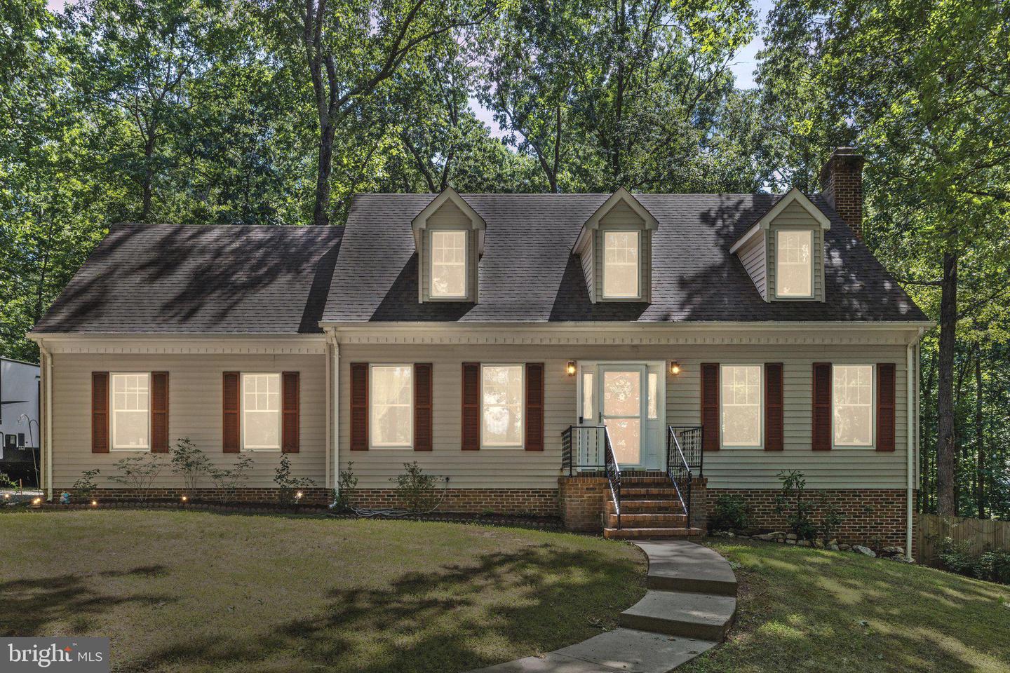 9128 Woodbrook Ln Property Photo 2