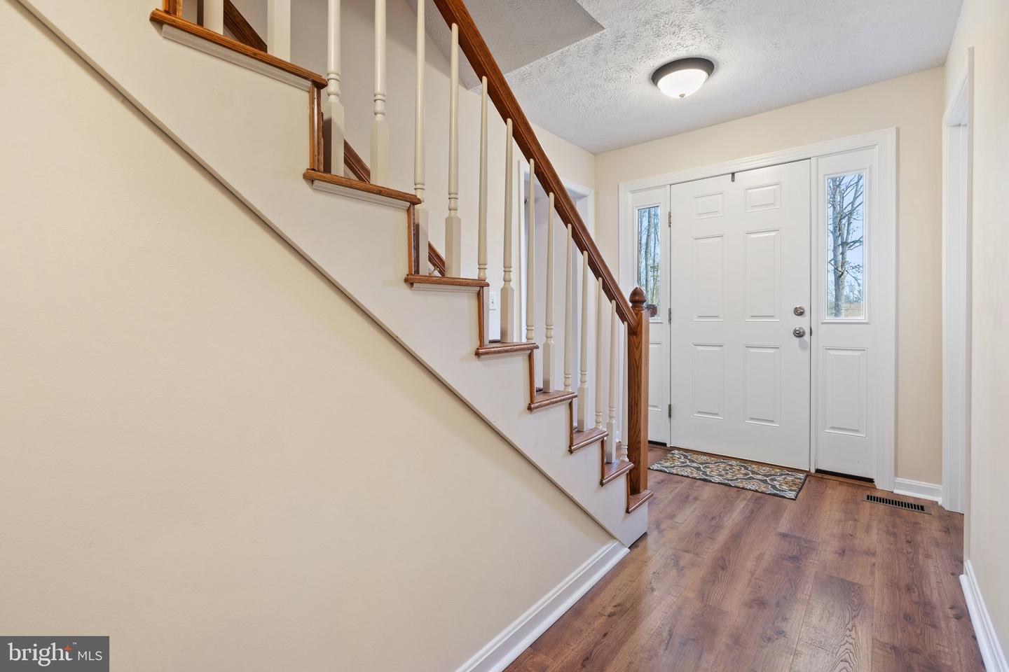 9128 Woodbrook Ln Property Photo 4