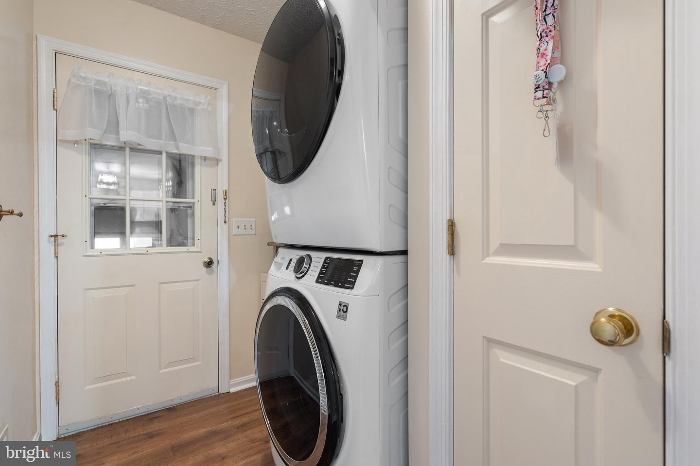 9128 Woodbrook Ln Property Photo 17