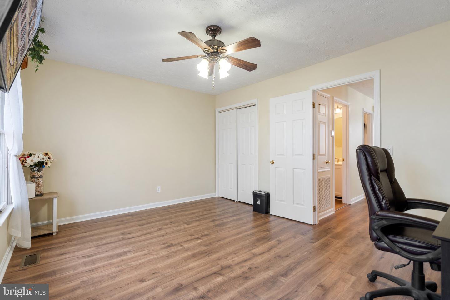 9128 Woodbrook Ln Property Photo 20