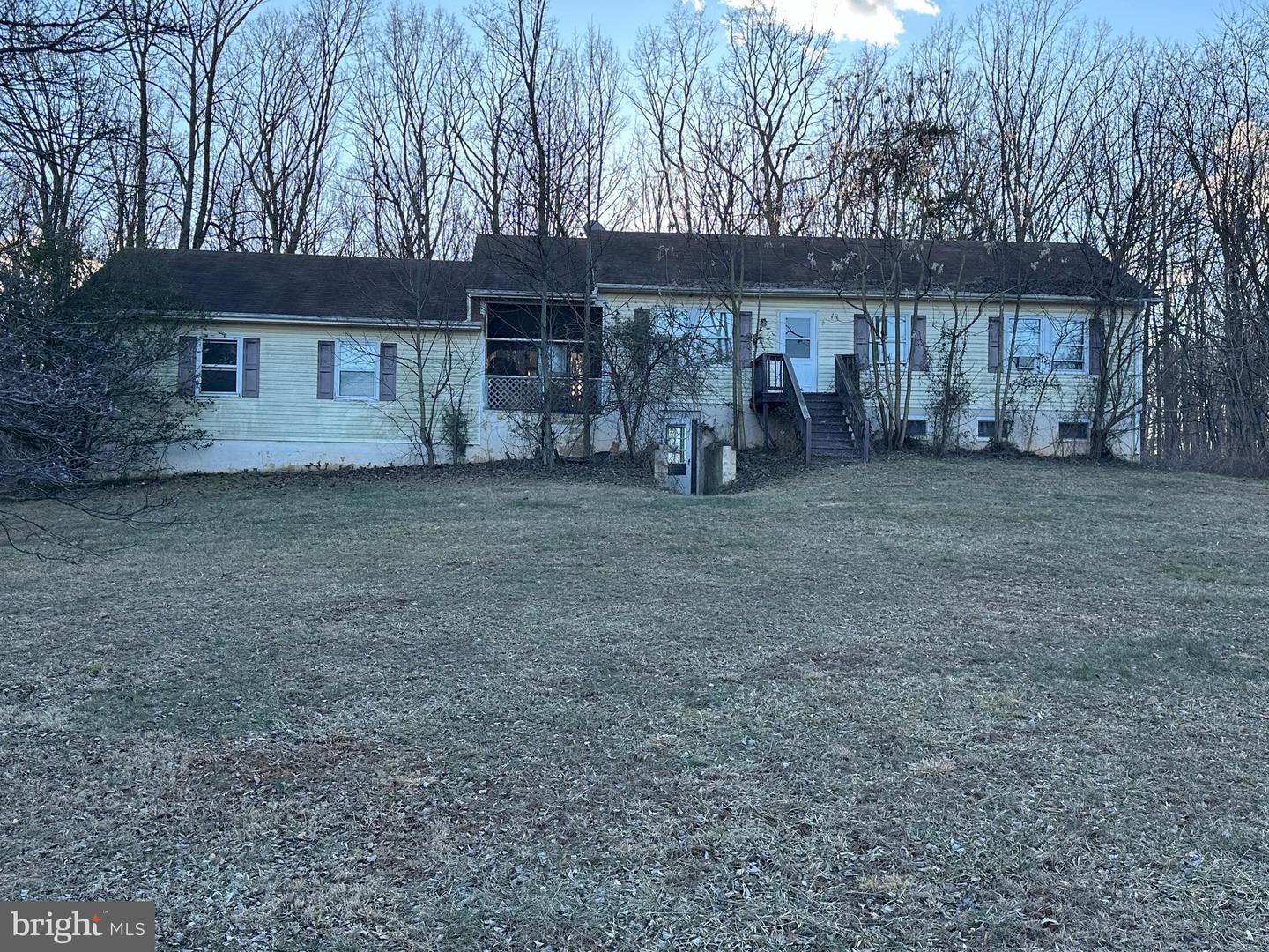 8346 White Shop Property Photo