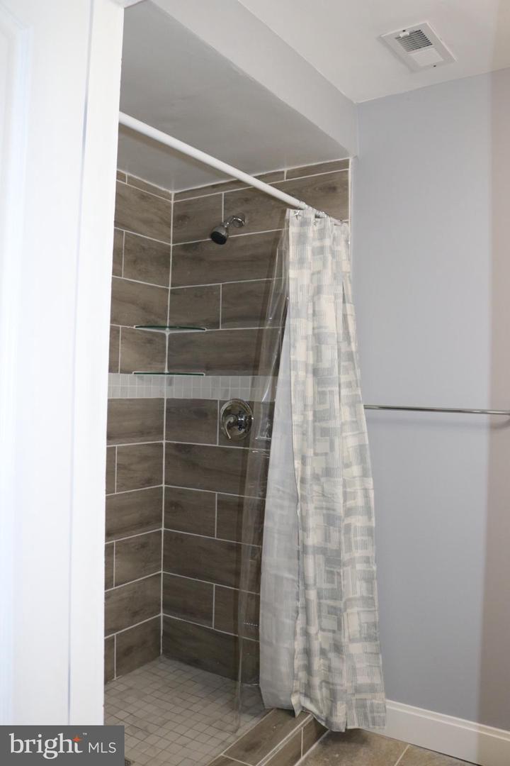 19302 York Rd Property Photo 17