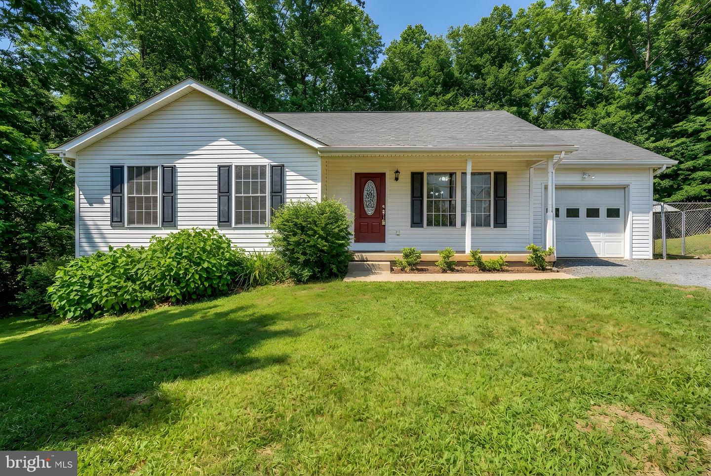 16008 Bruces Ln Property Photo 1