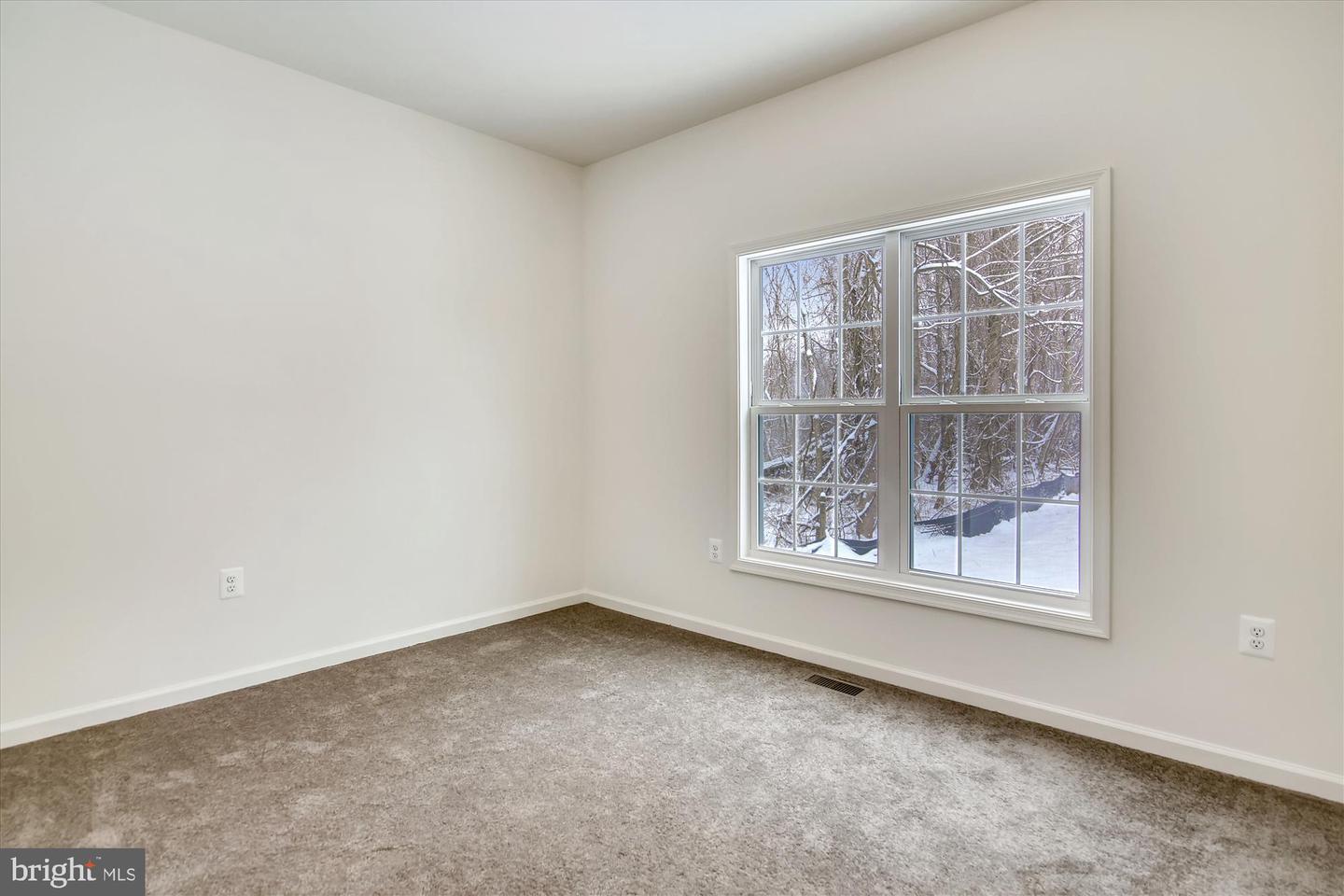 27188 Hoopers Run Ln Property Photo 13