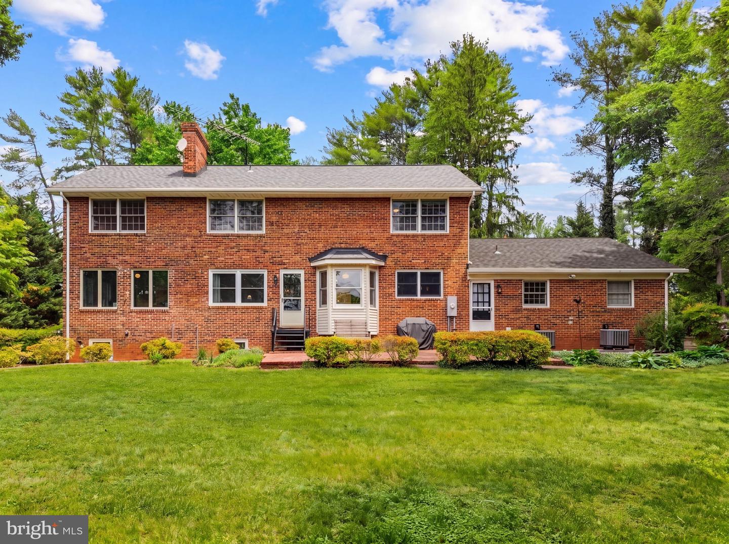19059 Carleton Dr Property Photo 9