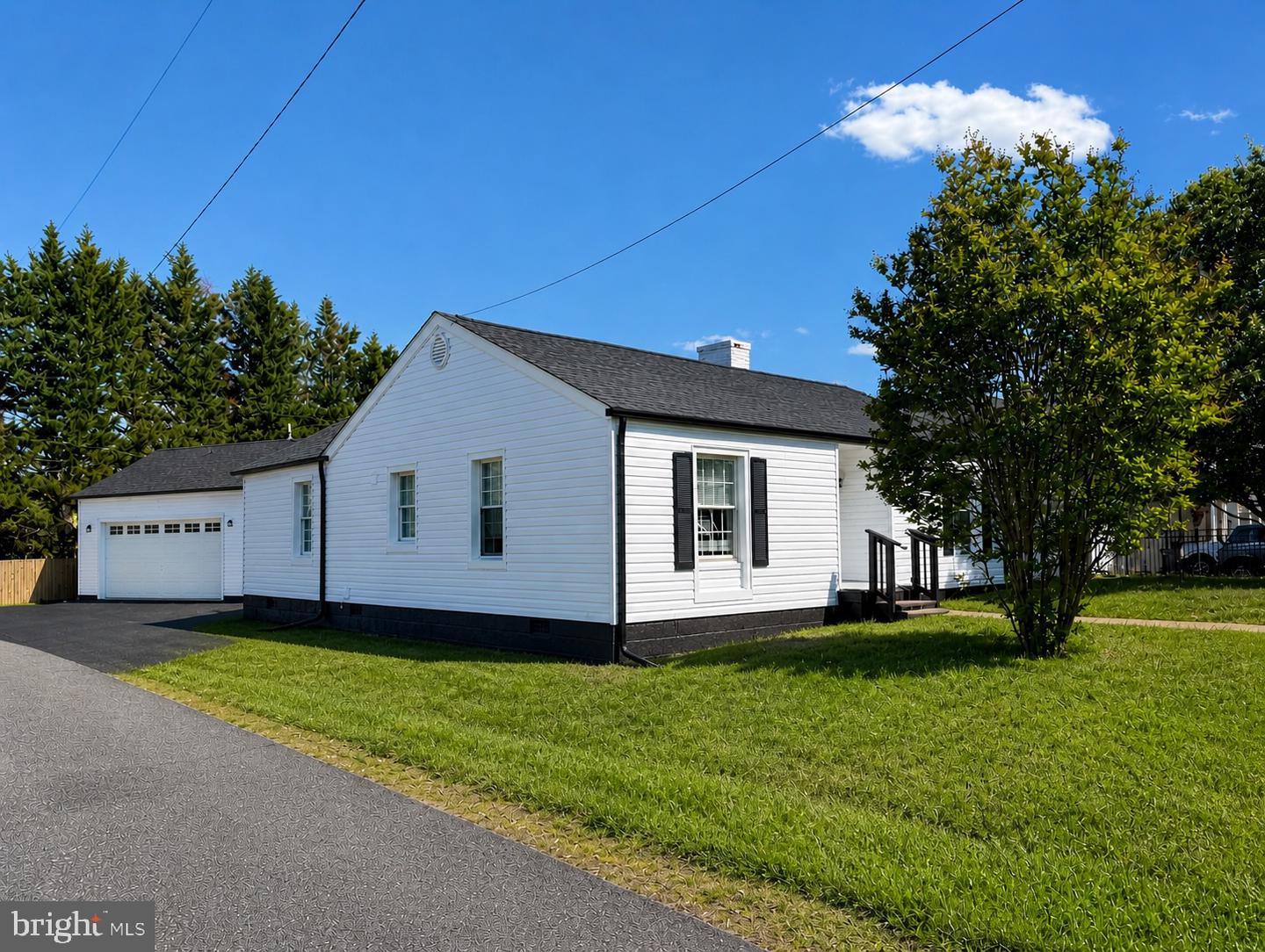 909 Hendrick St Property Photo 1