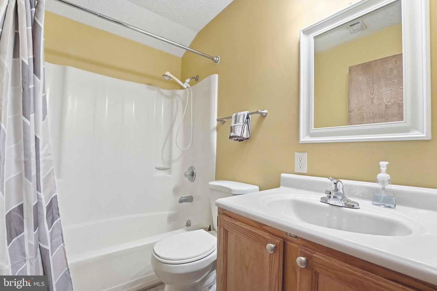 12638 Walnut Ln Property Photo 37
