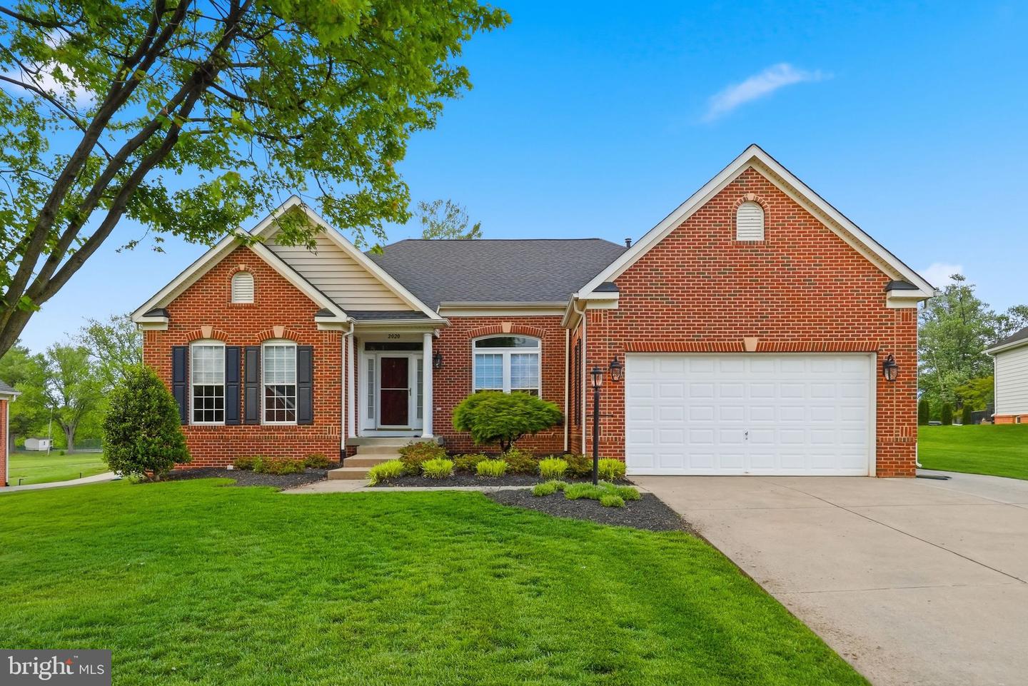2020 Golf Dr Property Photo 1