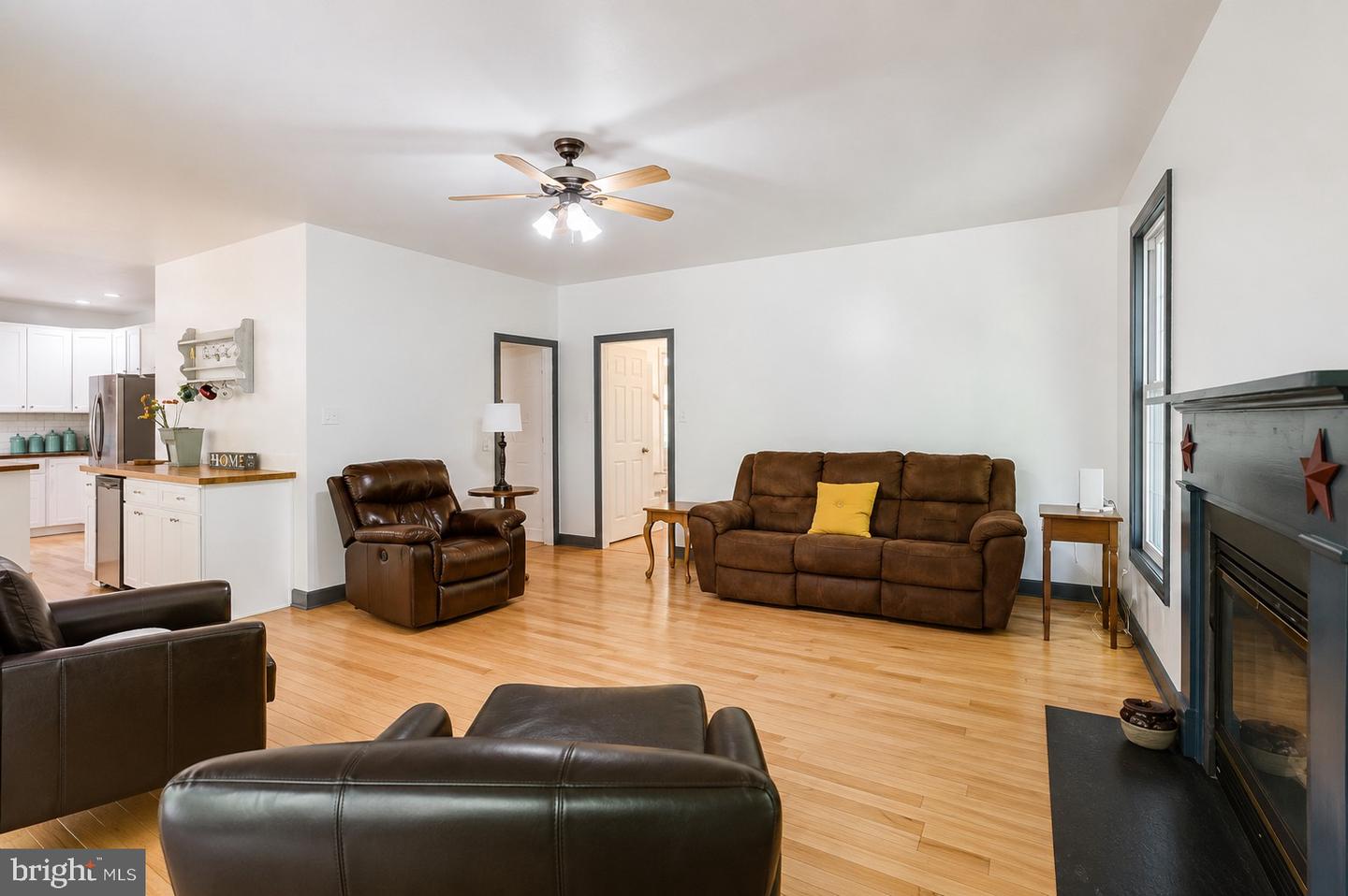 14100 Chesterfield Ln Property Photo 6
