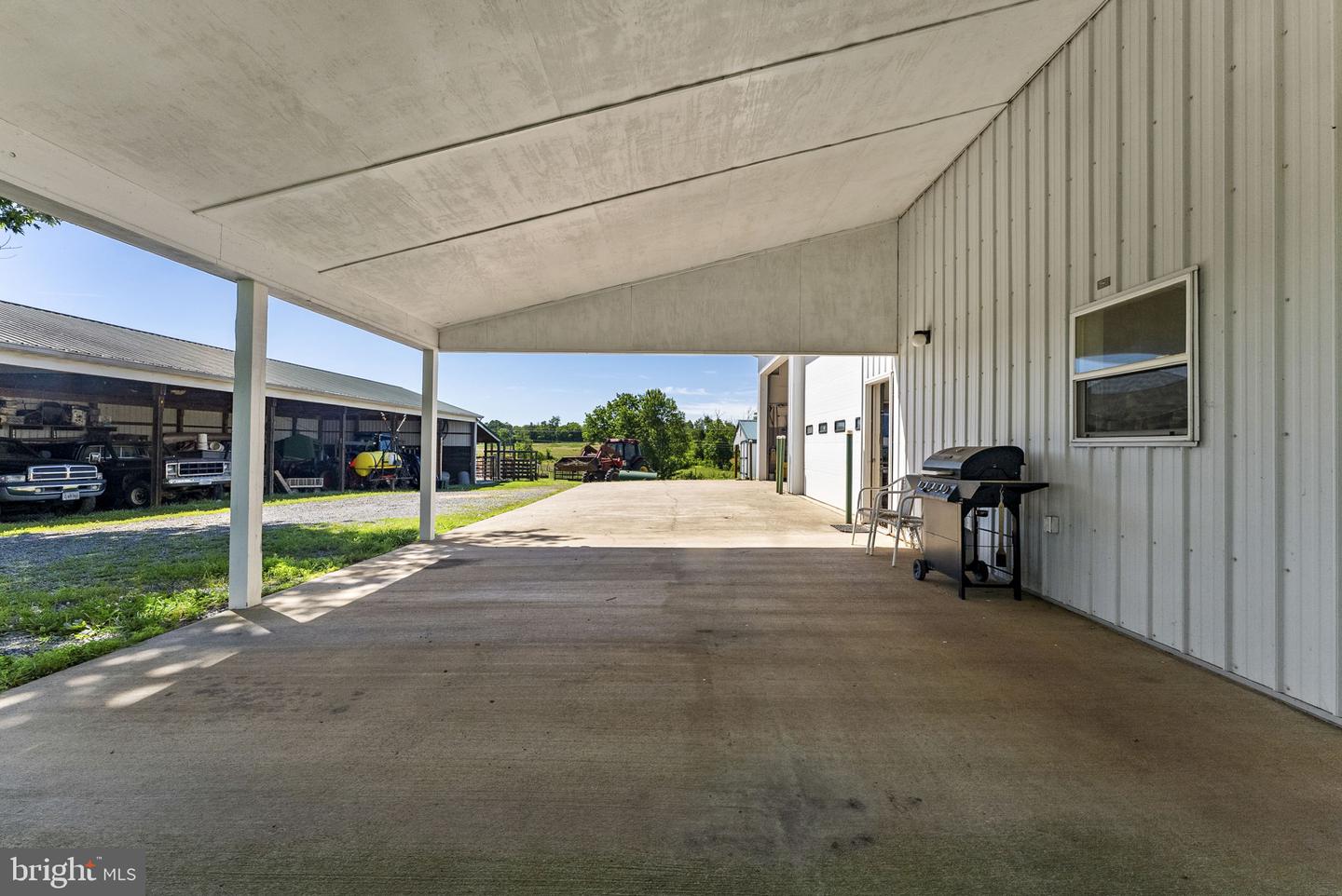 18030 Bel Pre Rd Property Photo 8