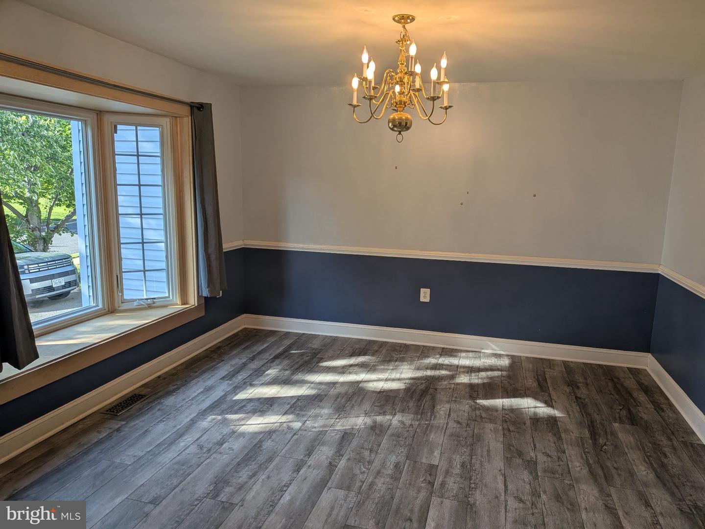 823 Woodcrest Loop Property Photo 3