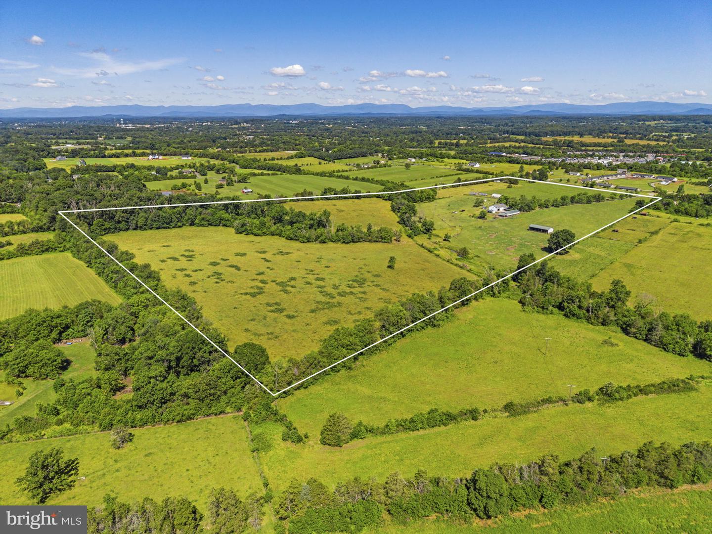 18030 Bel Pre Rd Property Photo 4