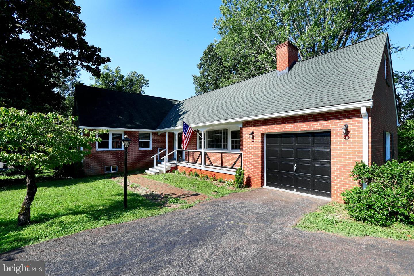 1138 OAKLAWN DRIVE Property Photo 1