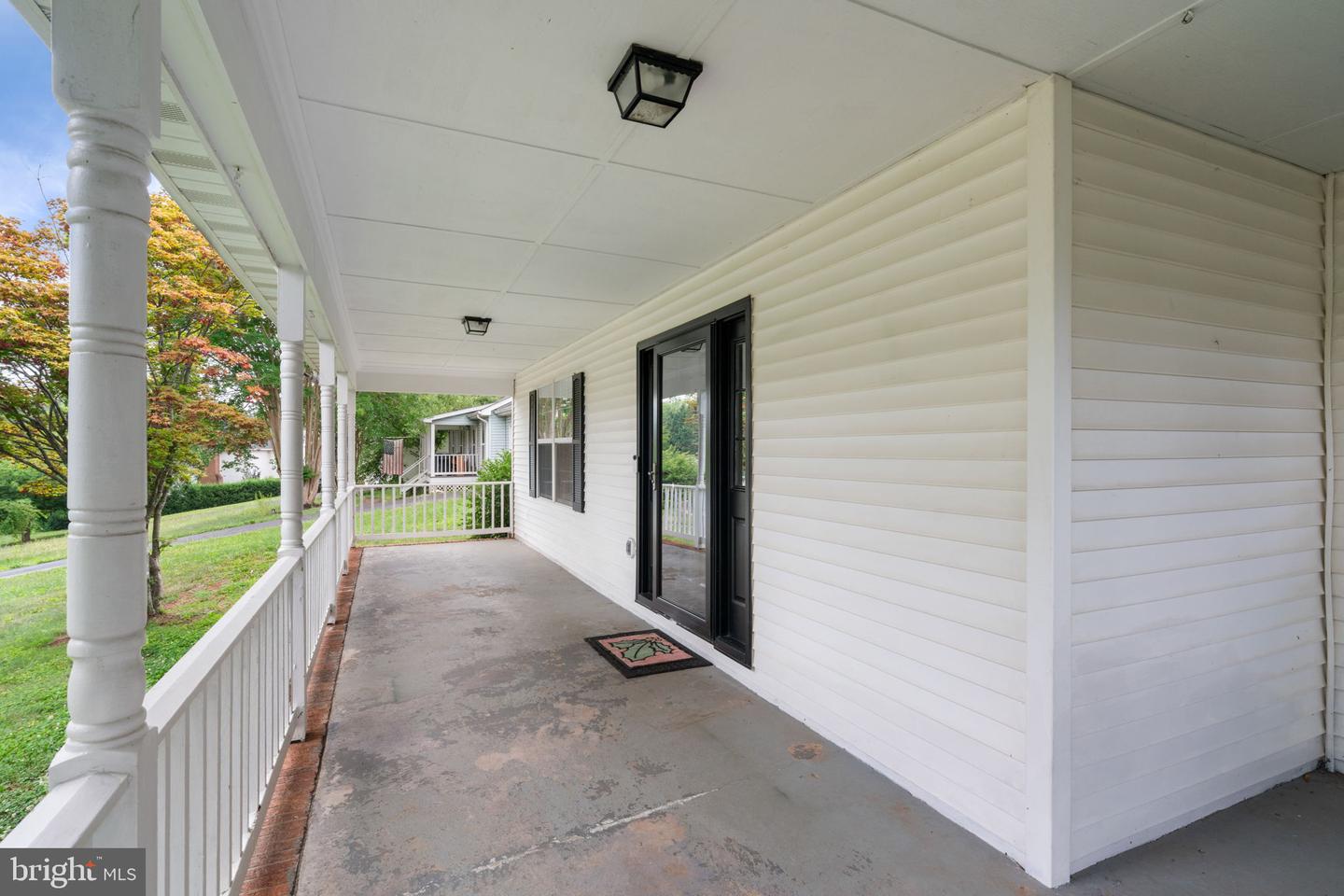 2309 Maplewood Dr Property Photo 3