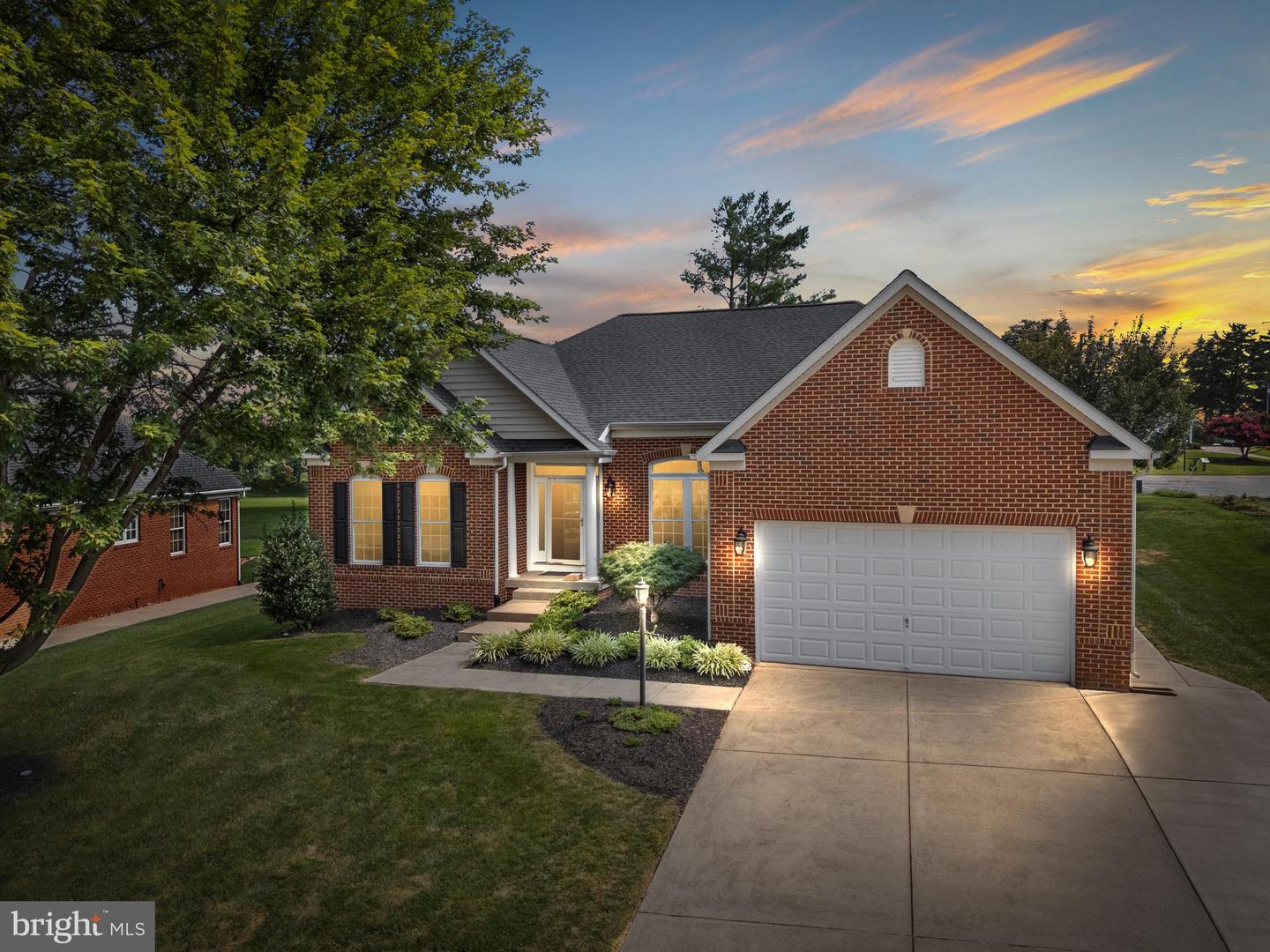 2020 GOLF DR Property Photo 1