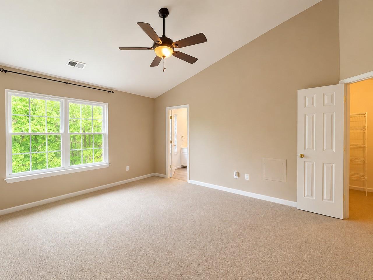 987 Longview Ln Property Photo 11