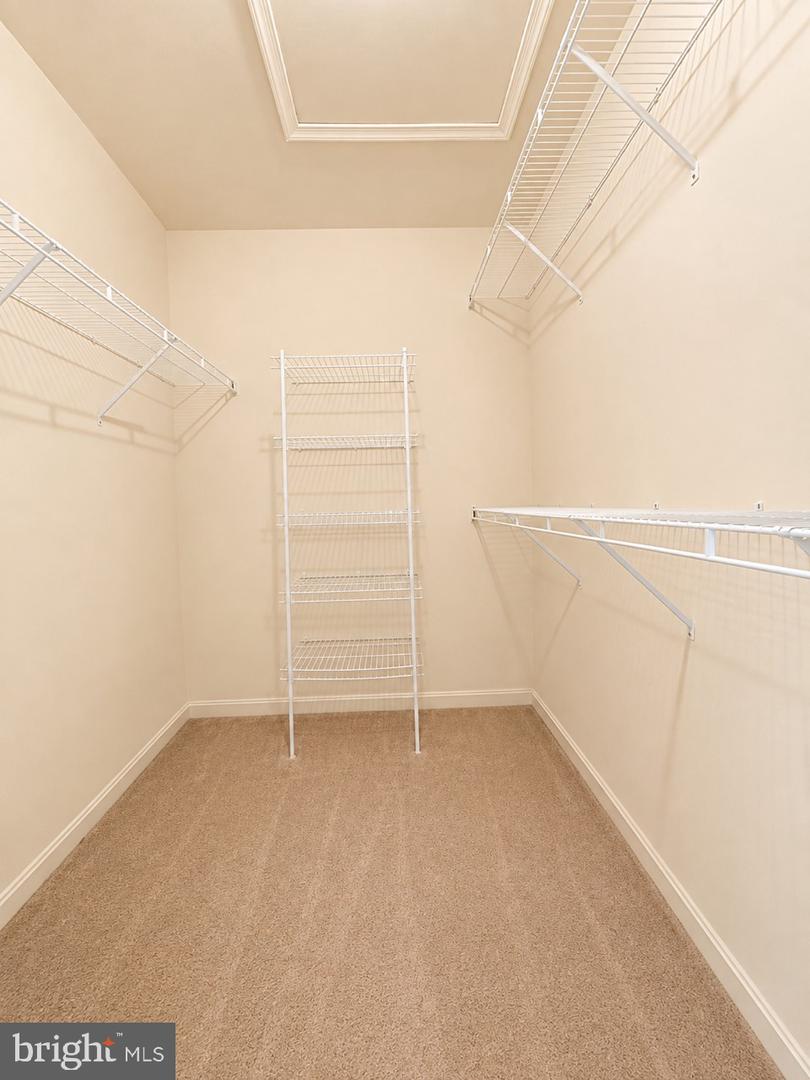 987 Longview Ln Property Photo 12