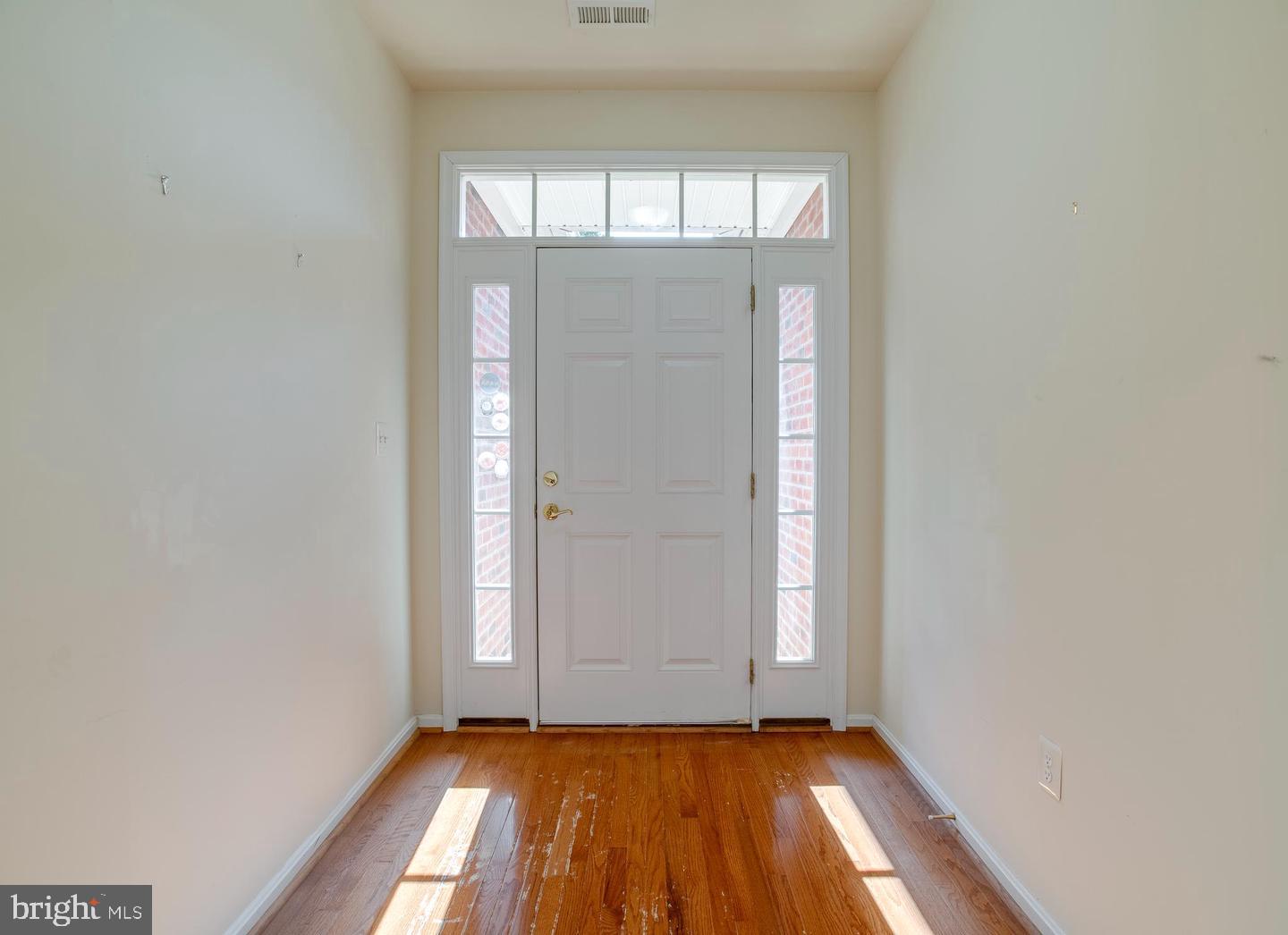 14308 S Hall Ct Property Photo 2