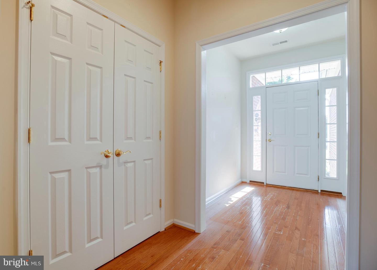 14308 S Hall Ct Property Photo 3