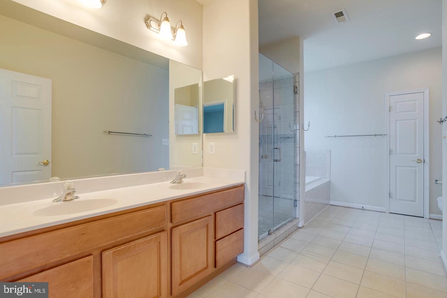 14308 S Hall Ct Property Photo 29
