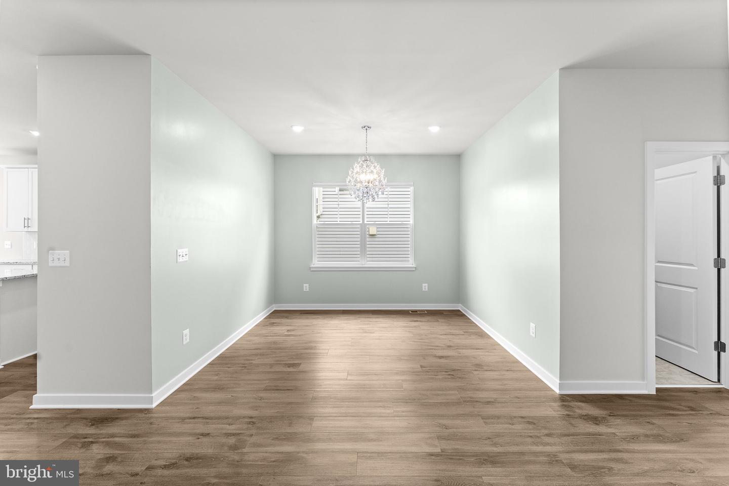 2047 Armstrong Ter Property Photo 8