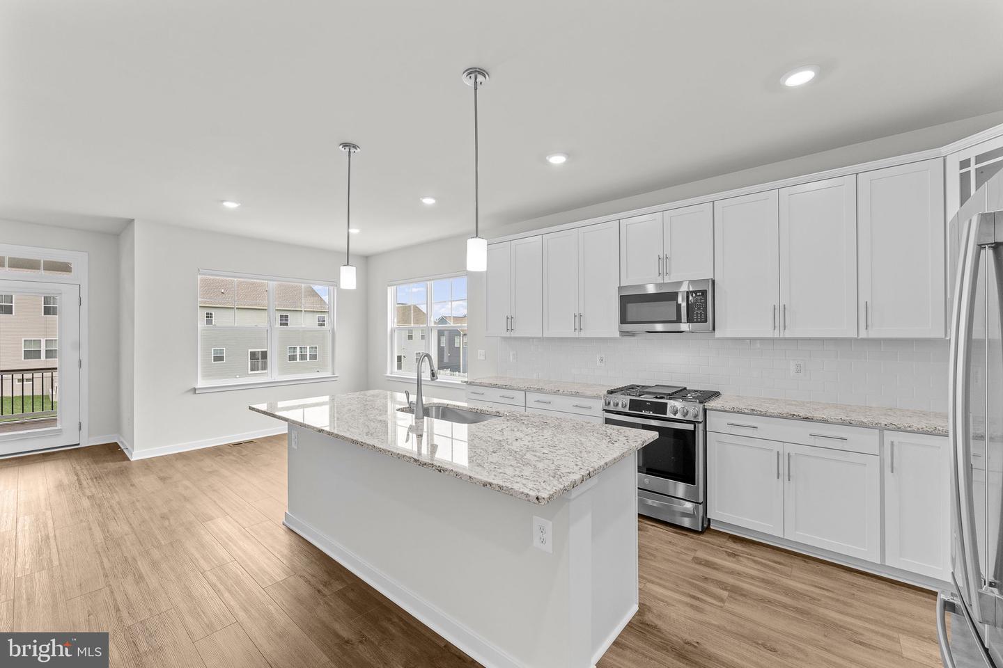 2047 Armstrong Ter Property Photo 11
