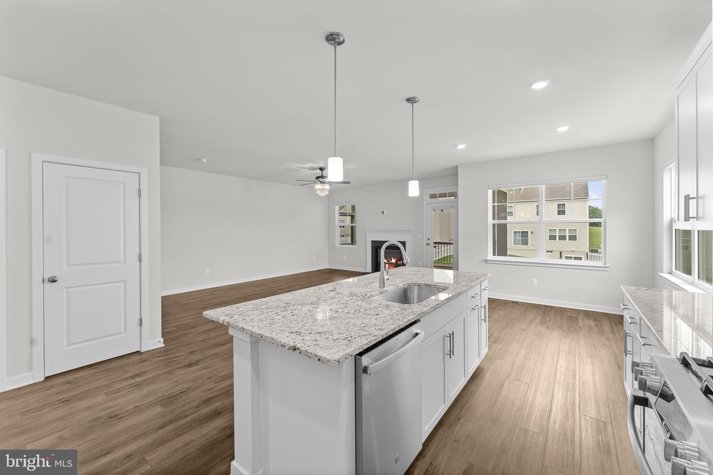 2047 Armstrong Ter Property Photo 14