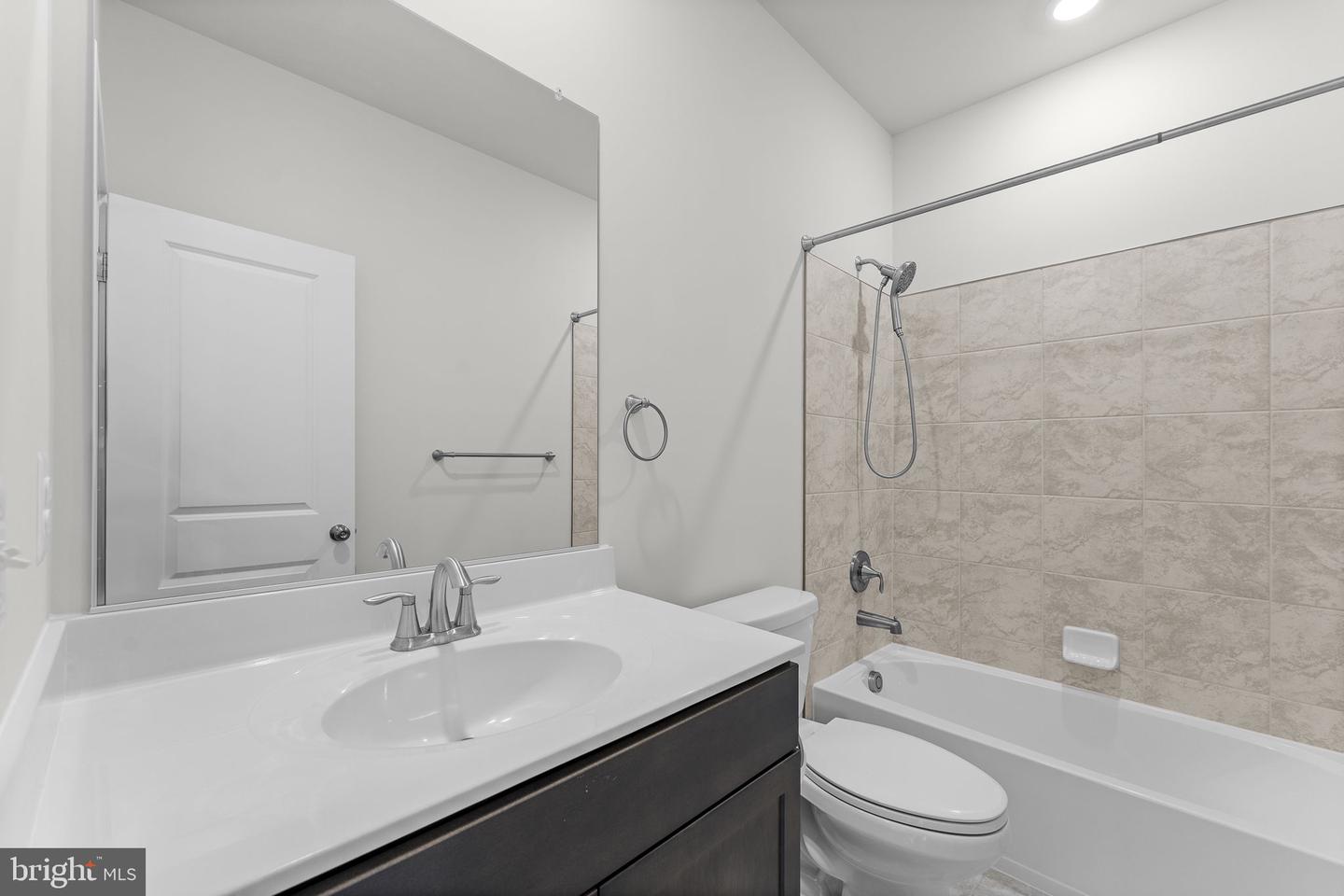 2047 Armstrong Ter Property Photo 27